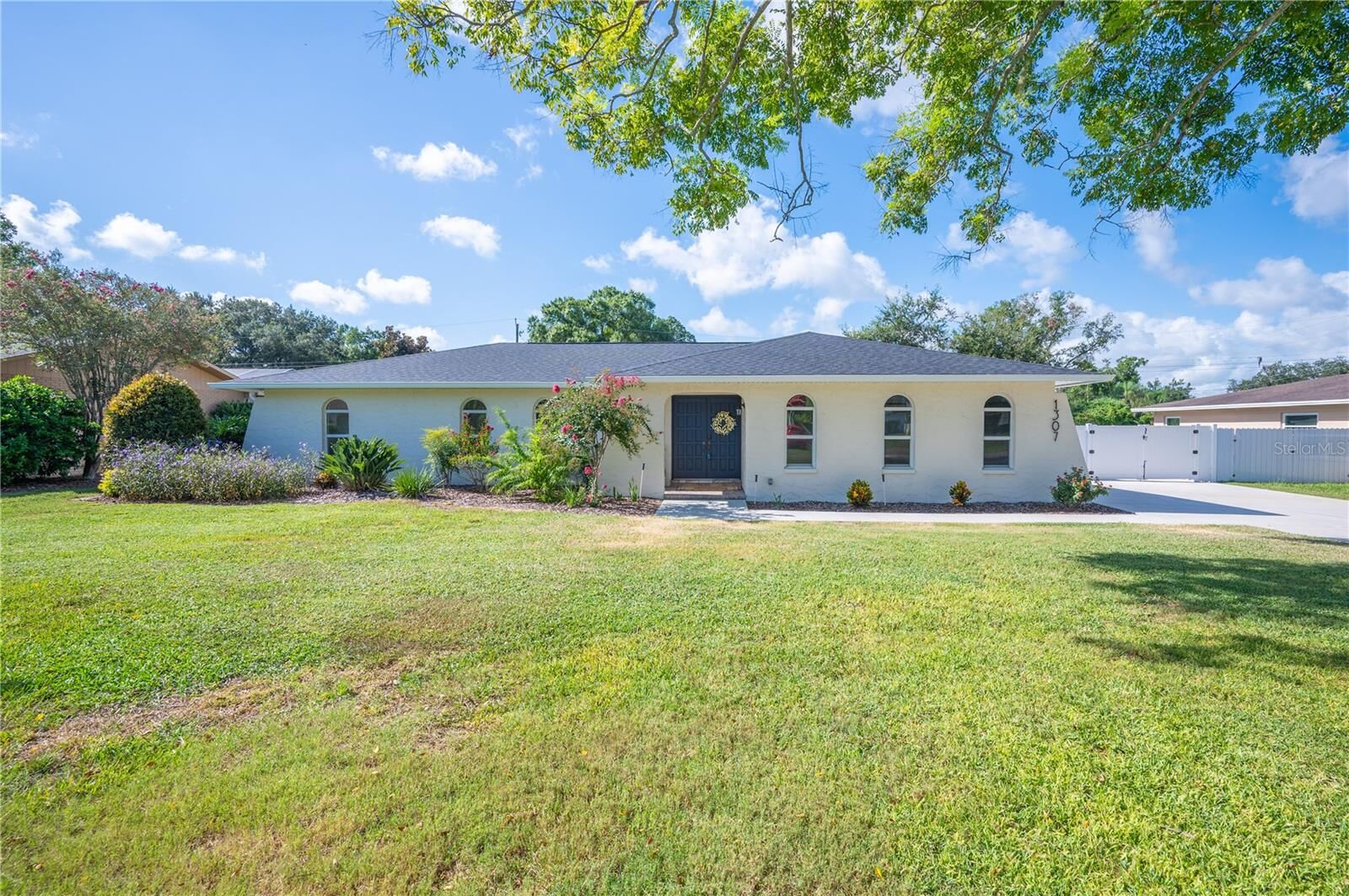 Property Photo:  1307 Fairlee Street  FL 33813 