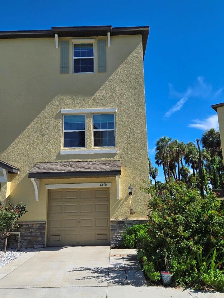 Property Photo:  4640 Willet Cooper Court  FL 33619 