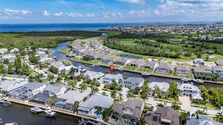 Property Photo:  715 Islebay Drive  FL 33572 