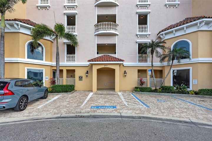 Property Photo: 205 Brightwater Drive 202 FL 33767