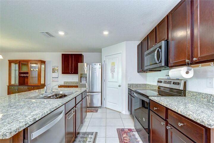 Property Photo: 7760 Broad Pointe Drive FL 33540