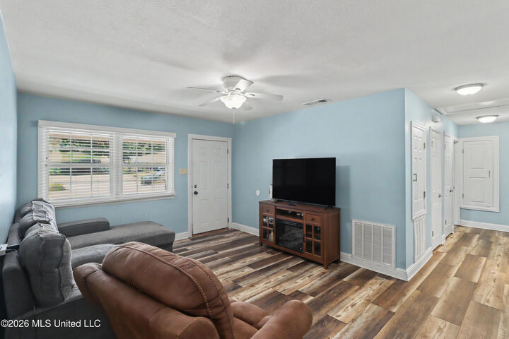Property Photo:  20 Woodglen Drive  MS 39507 