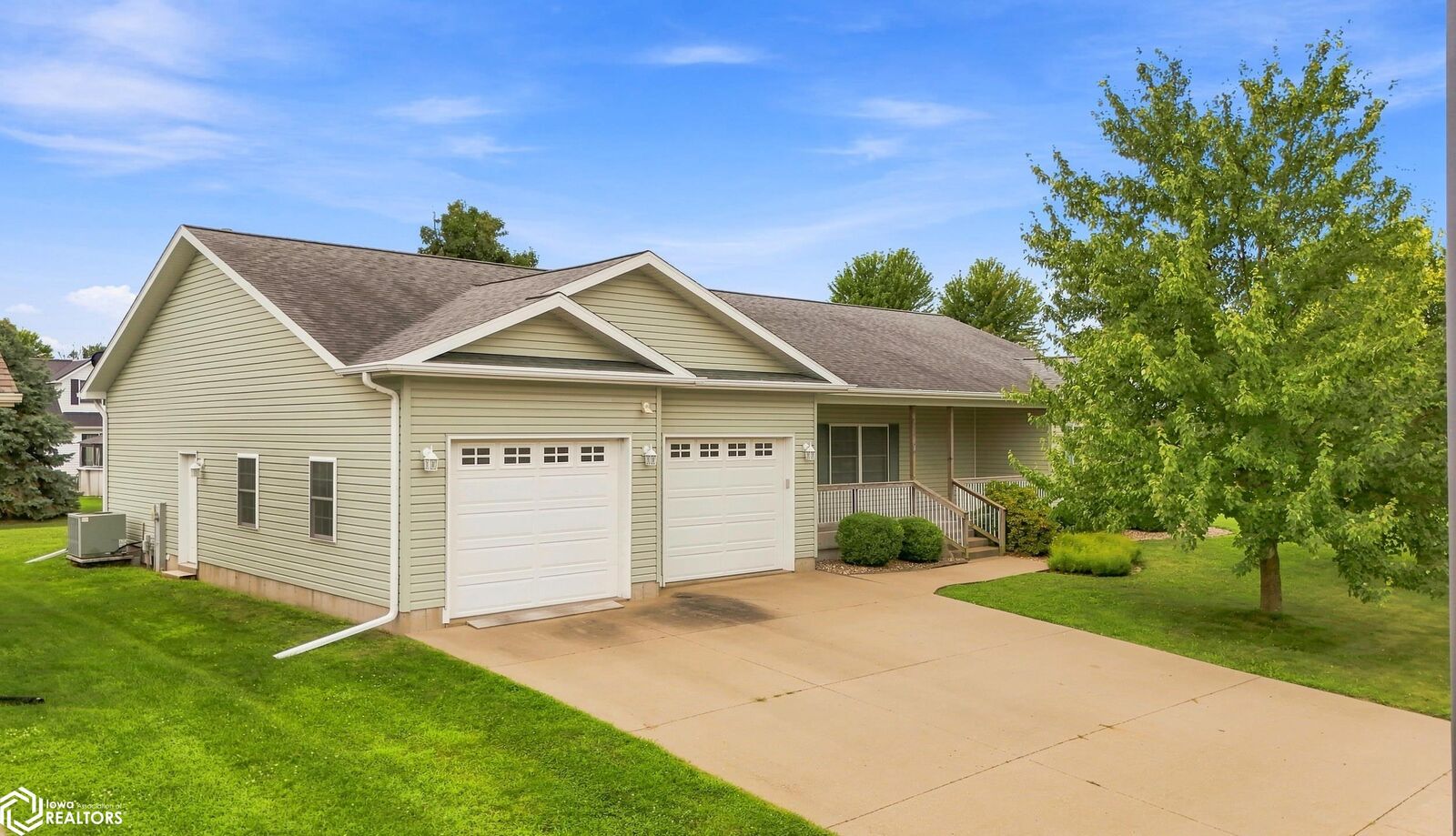 Property Photo: 403 W Walnut Street IA 52623