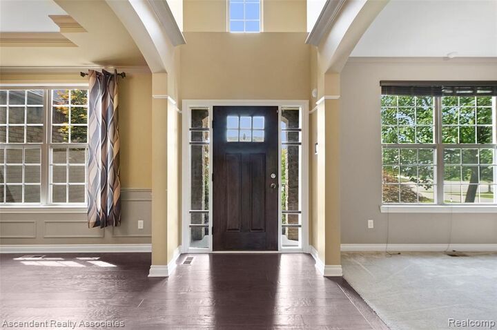 Property Photo: 915 Appleton Court MI 48363 1685