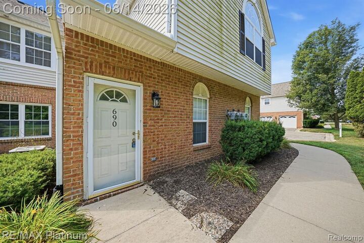 Property Photo: 690 Olde English Circle MI 48855 7735