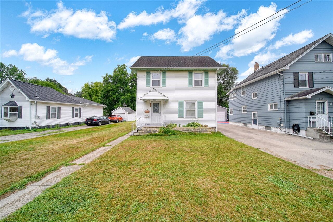 Property Photo: 757 Glenwood Avenue MI 49203-2962