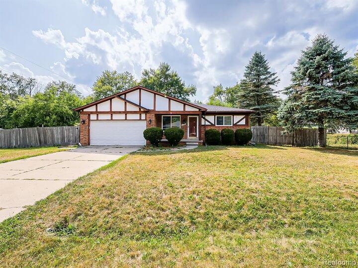 Property Photo:  21705 Hancock Street  MI 48336 5719 