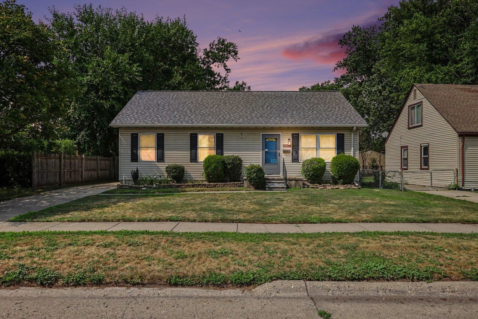 Property Photo: 1753 E Evelyn Avenue MI 48030-2307