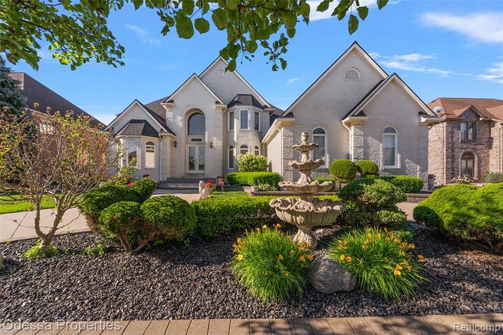 Property Photo:  12984 Azure Drive  MI 48315 3515 
