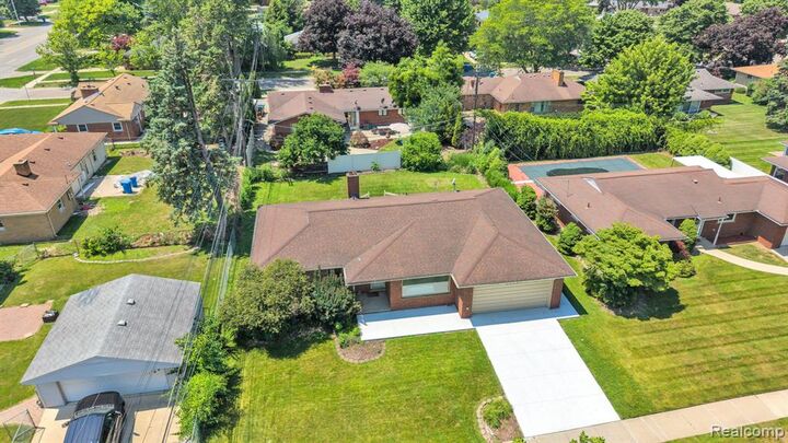 Property Photo: 26327 Woodworth Circle MI 48127 1603