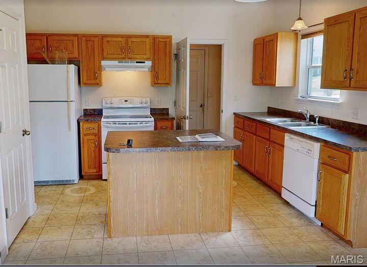 Property Photo: 975 William And Mary Court MO 63012