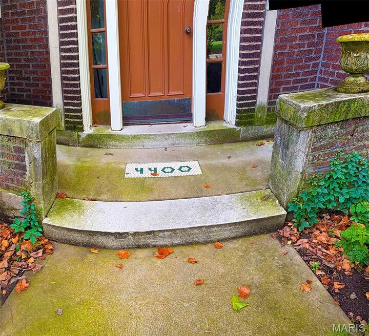 Property Photo: 4400 Arsenal Street 2E MO 63116