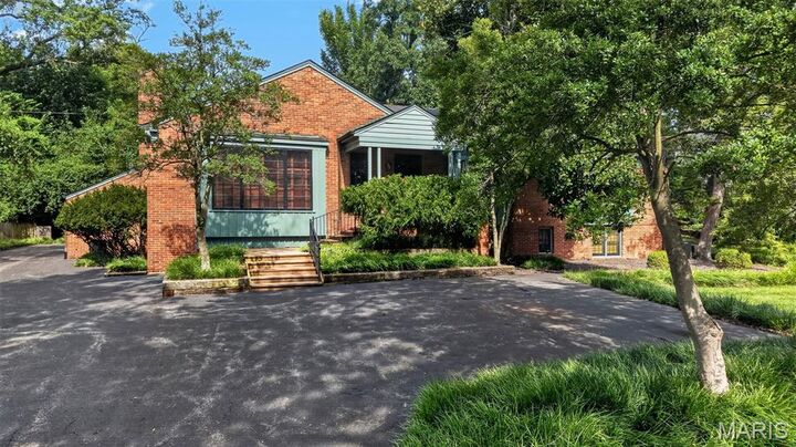 Property Photo: 8 Winding Brook Lane MO 63124