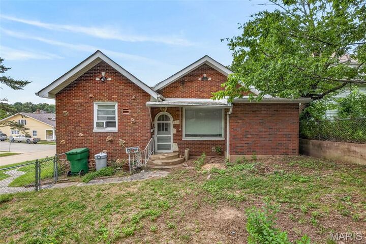 Property Photo: 221 Easton Street MO 63020