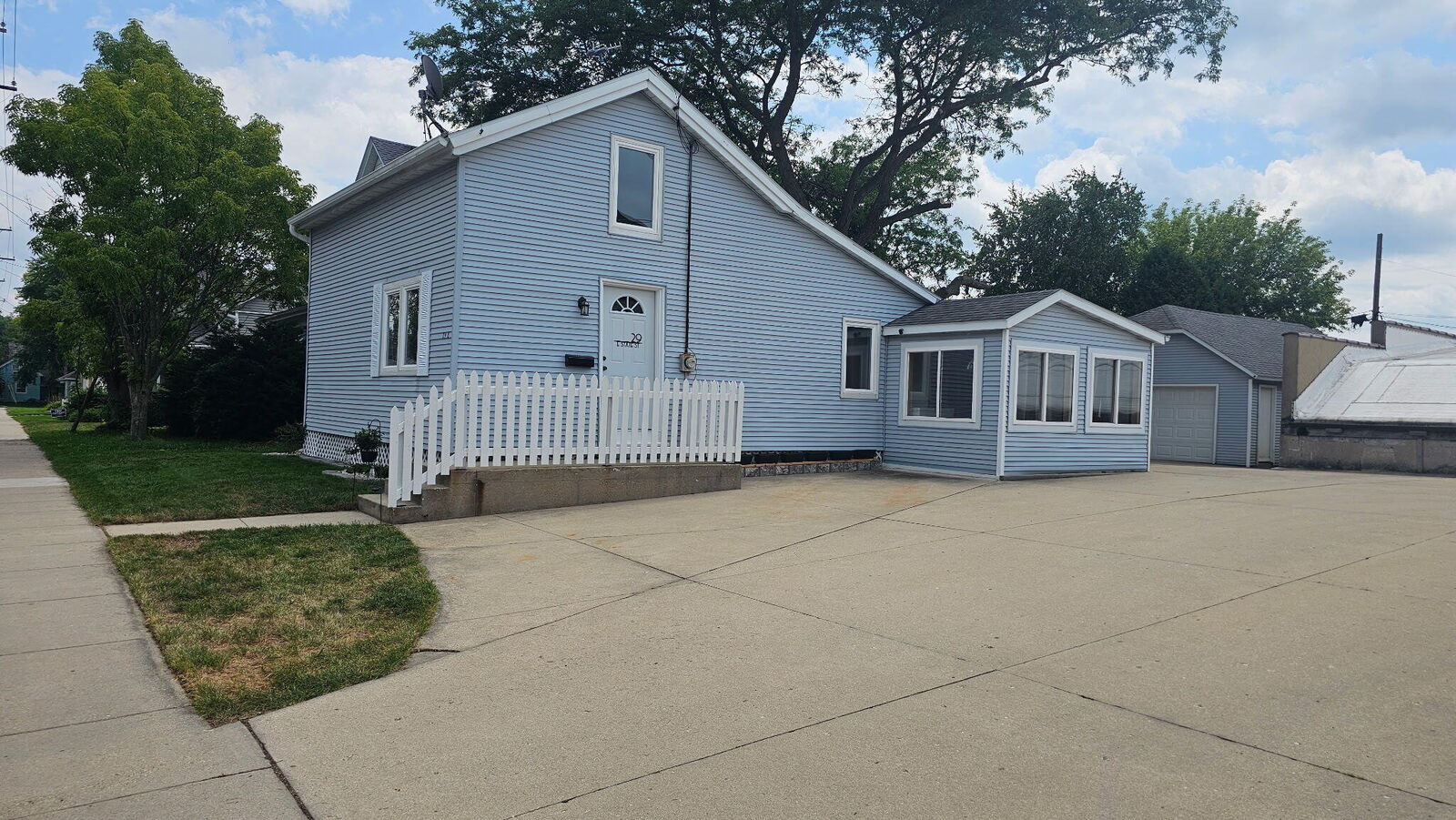 Property Photo: 29 E State St WI 53027