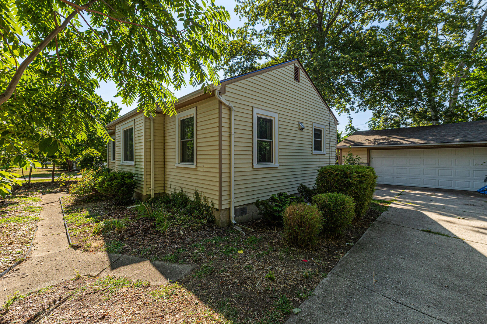 Property Photo: 33967 Wadsworth Street MI 48150