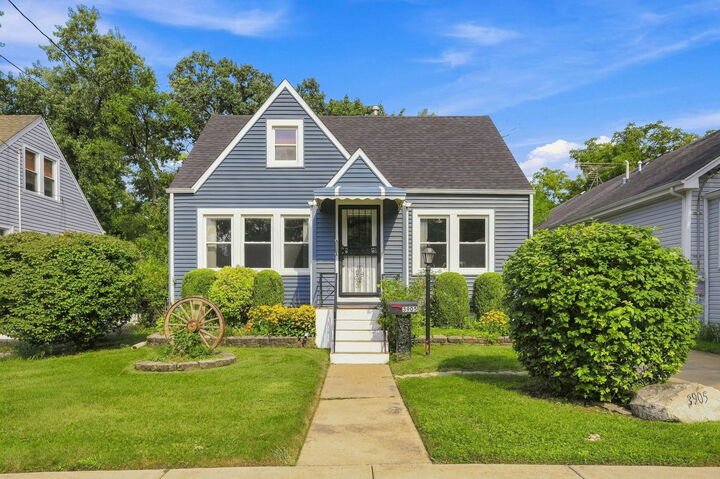 Property Photo:  3905 Custer Avenue  IL 60534 