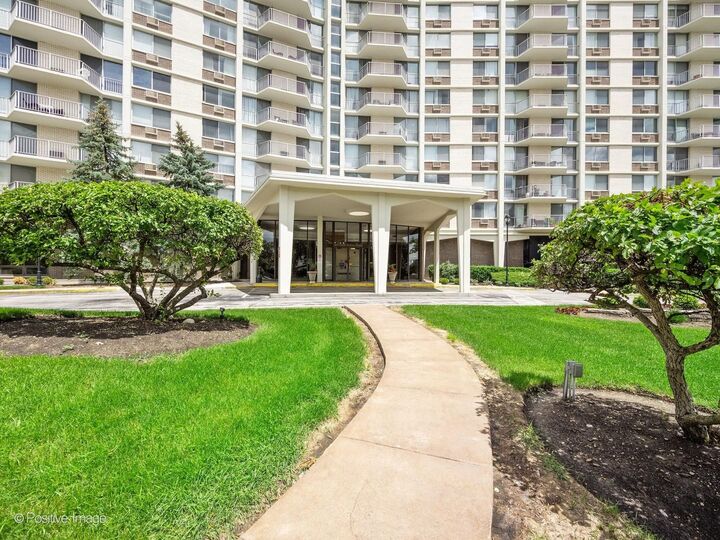 Property Photo: 40 N Tower Road 5A IL 60523