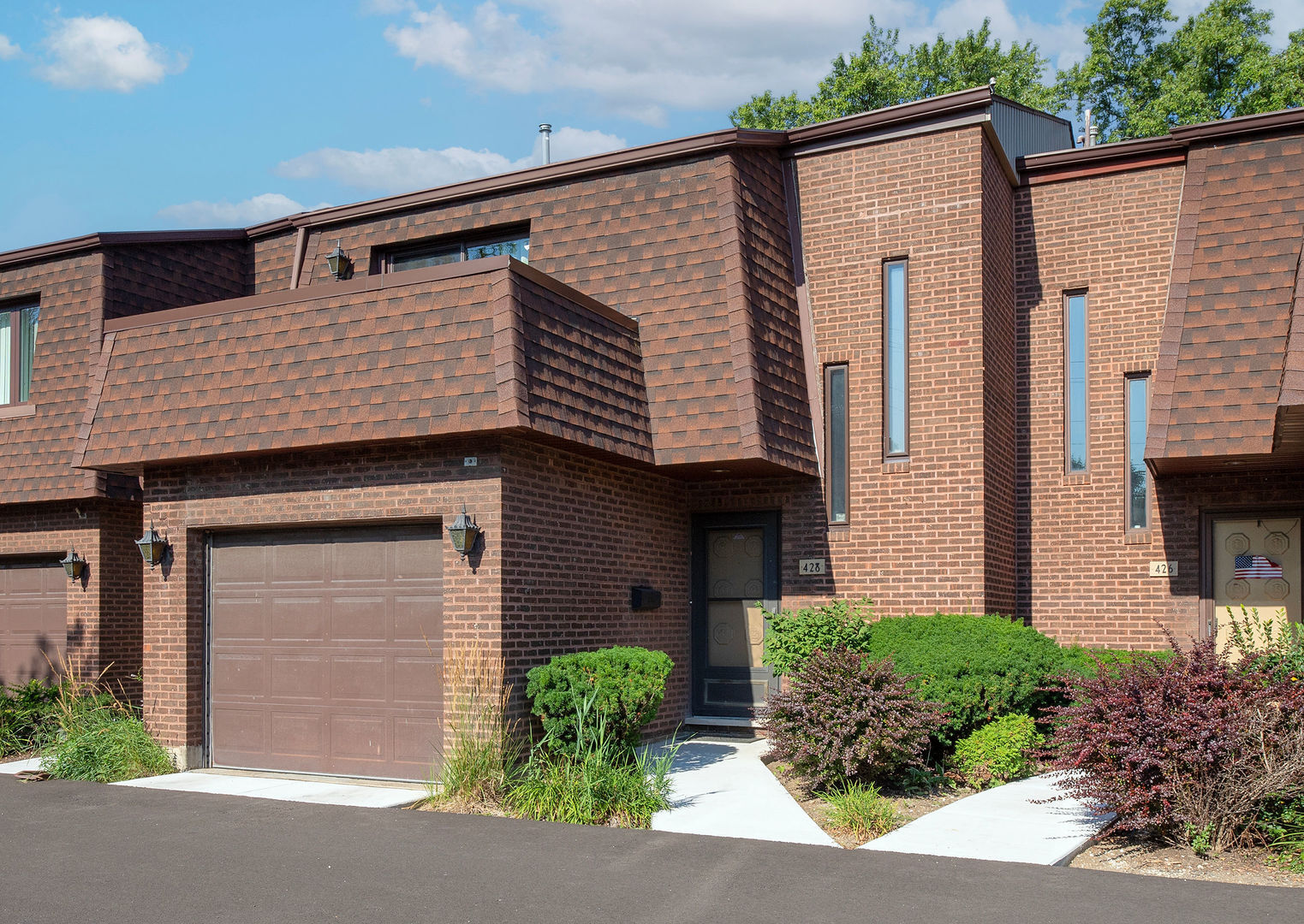 Property Photo: 428 S Dee Road IL 60068