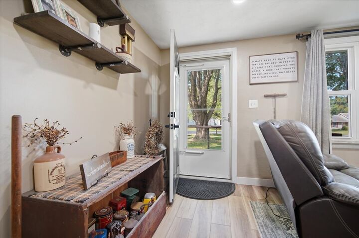 Property Photo: 1524 Hickory Point Road IL 61548