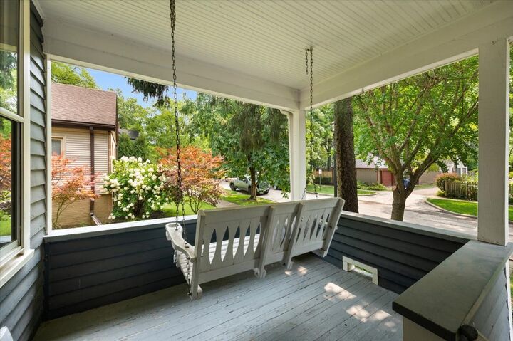 Property Photo: 1315 Leonard Place IL 60201