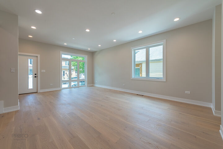 Property Photo: 4945 W Berenice Avenue IL 60641