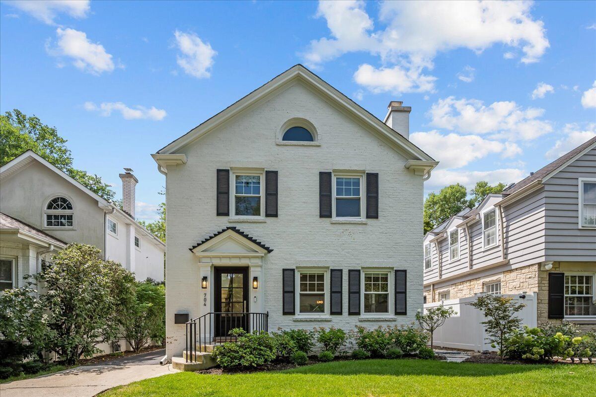 Property Photo:  704 Roger Avenue  IL 60043 