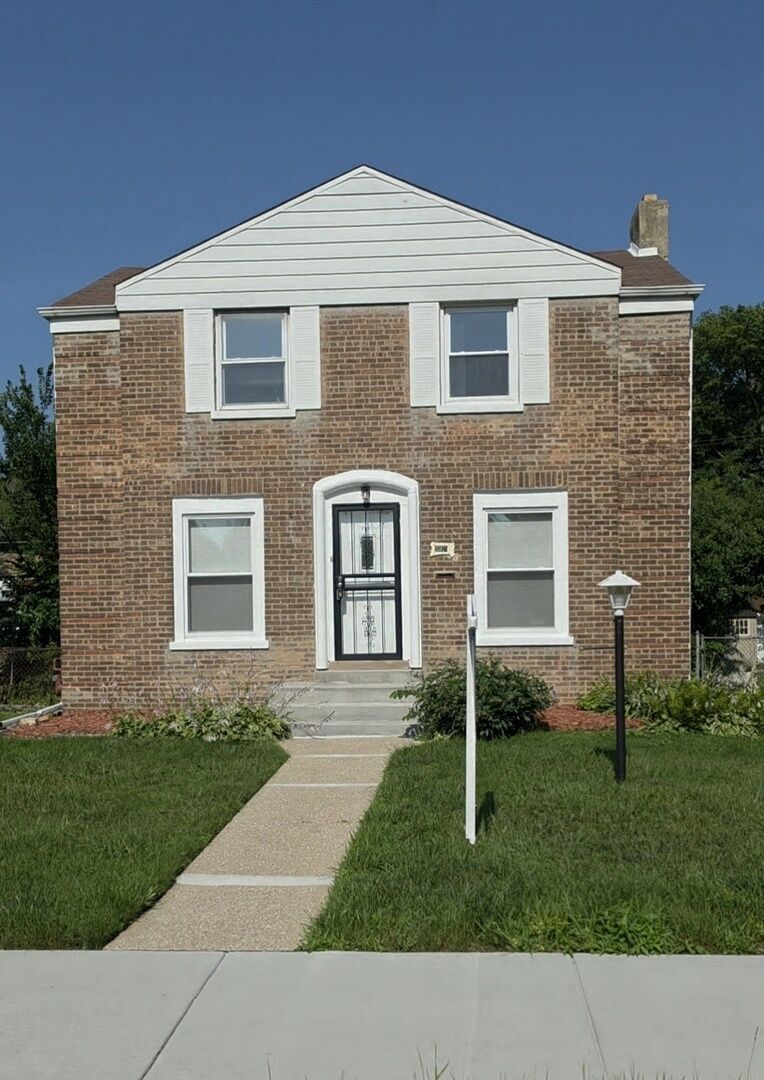 Property Photo: 10118 S Luella Avenue IL 60617