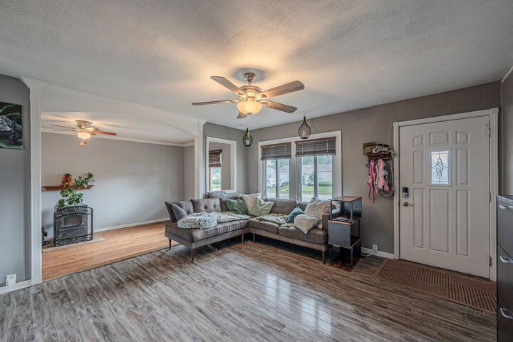 Property Photo:  404 Kenyon Avenue  IL 60446 