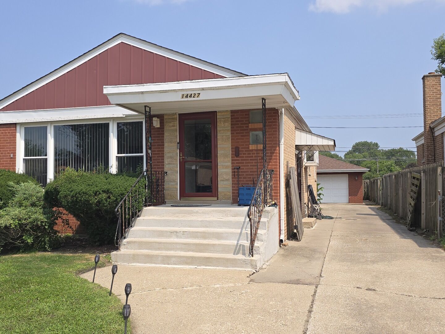 Property Photo:  