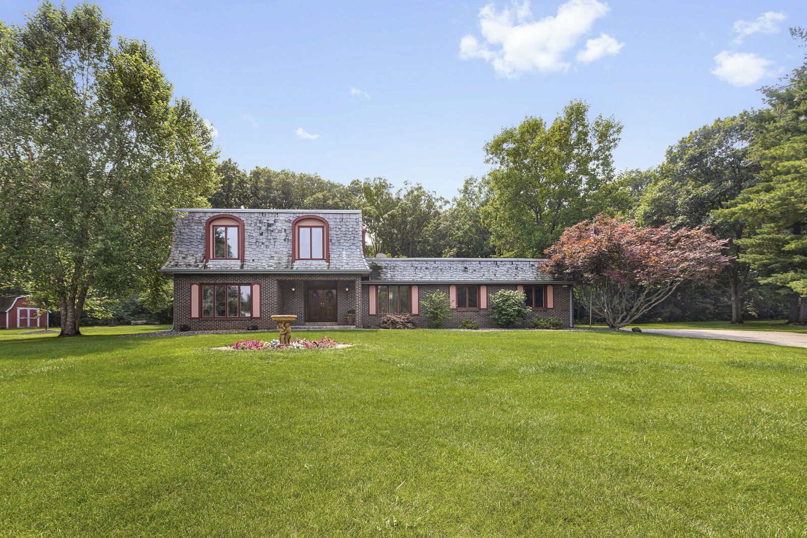 Property Photo: 212 Cheviot Drive IL 60103