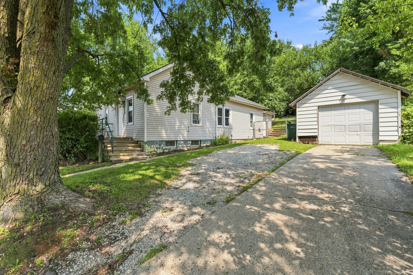 Property Photo: 1720 S State Street IL 60441