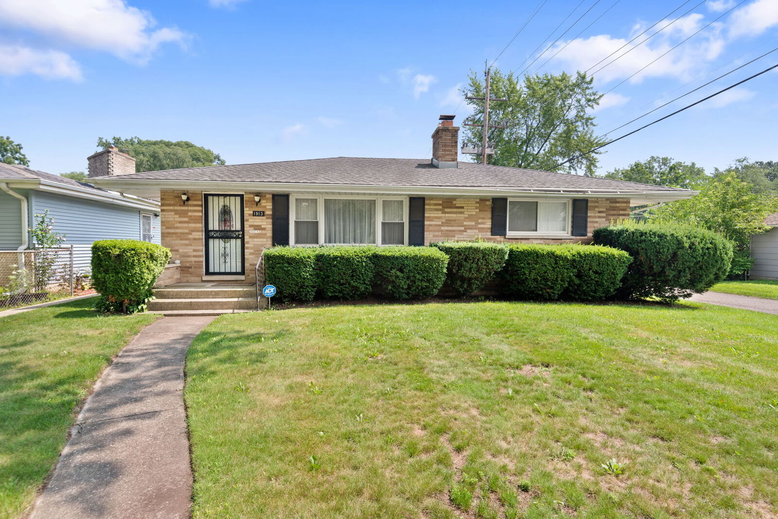 Property Photo:  