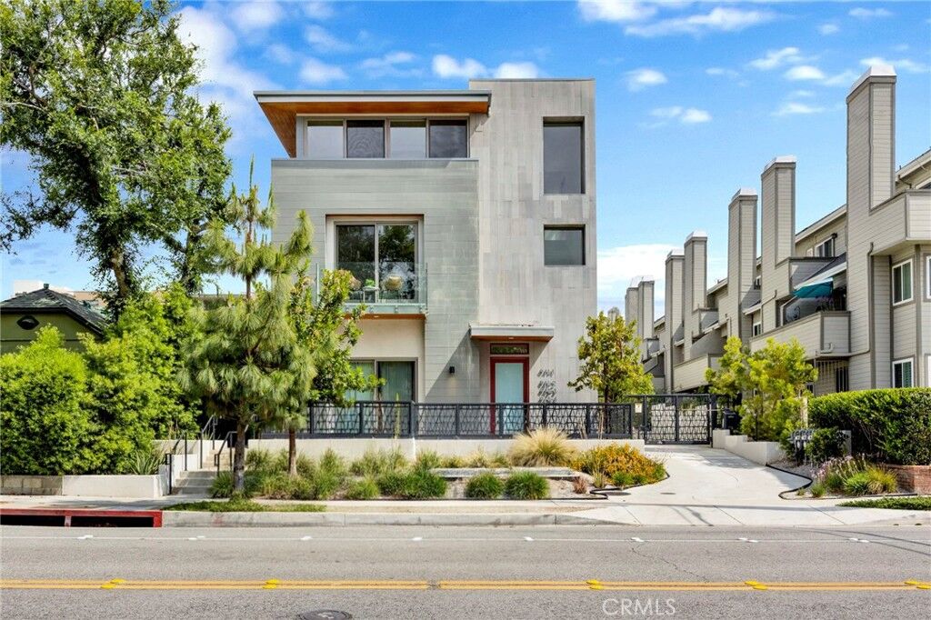 Property Photo:  943 E California Boulevard 2  CA 91106 