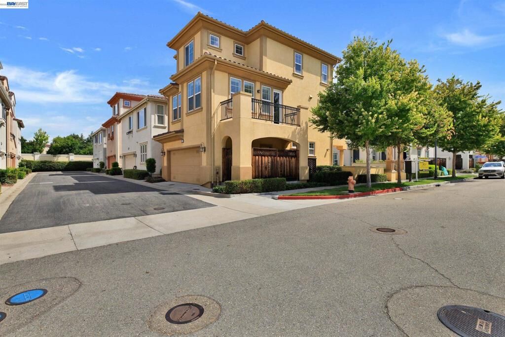 Property Photo:  538 Selby Ln  CA 94551 