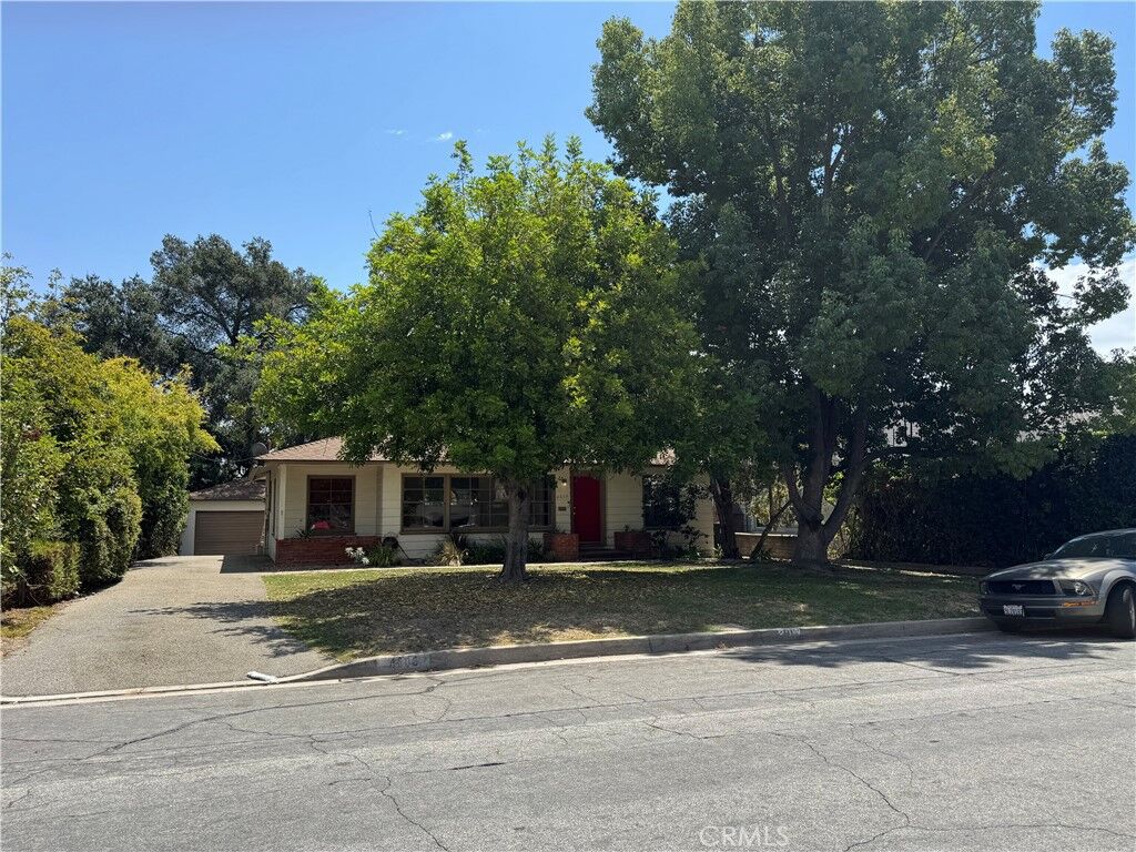 Property Photo:  4606 Daleridge  CA 91011 