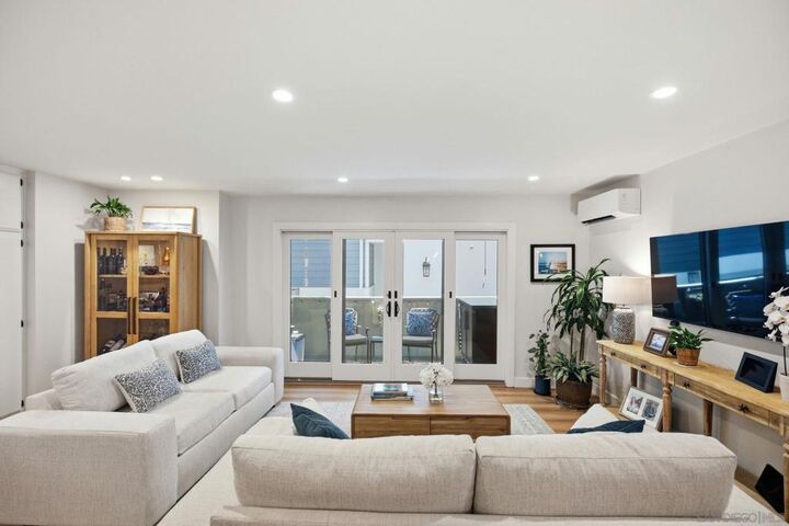 Property Photo:  858 E Ave  CA 92118 