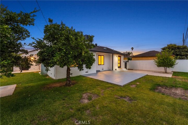 Property Photo:  9753 Mercedes Avenue  CA 91331 