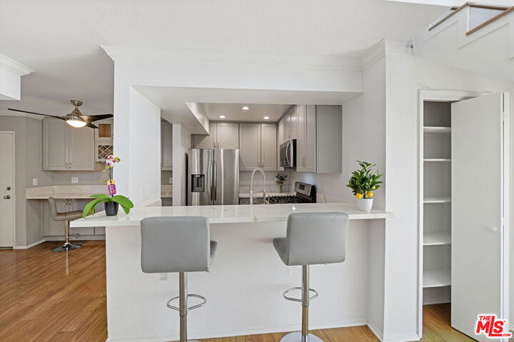 Property Photo:  5325 Newcastle Avenue 312  CA 91316 