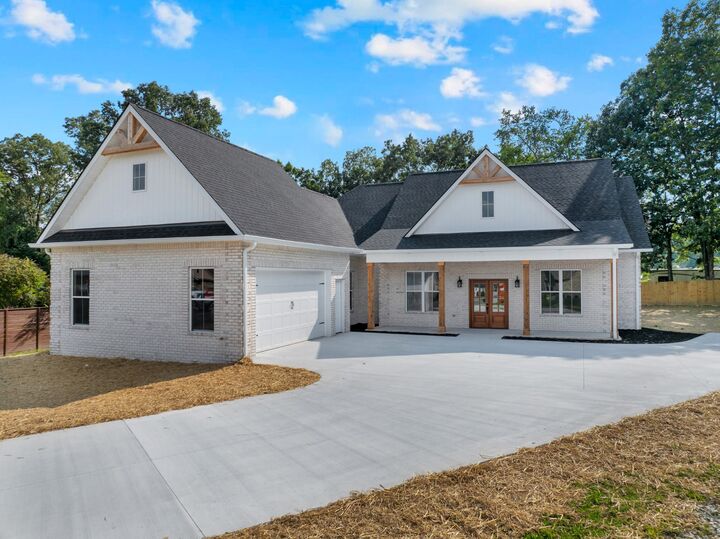 Property Photo: 119 Settlers Trce TN 37388