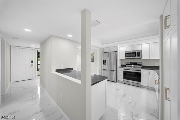 Property Photo:  16472 Timberlakes Drive 101  FL 33908 