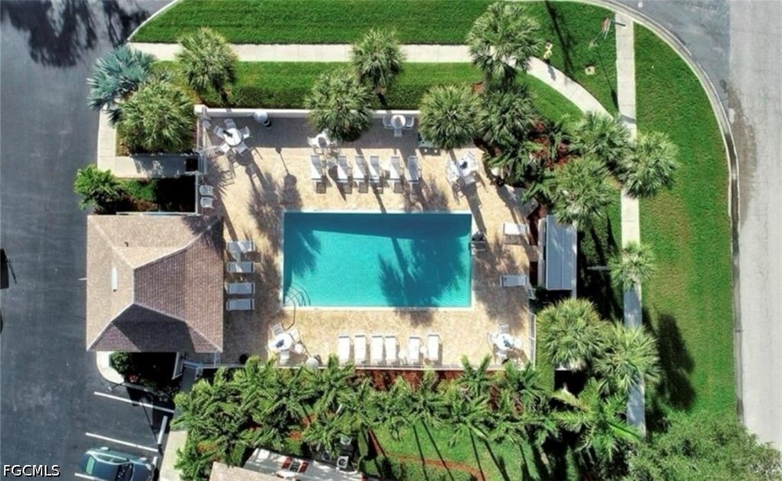 Property Photo:  850 Elkhorn Court 213  FL 34145 