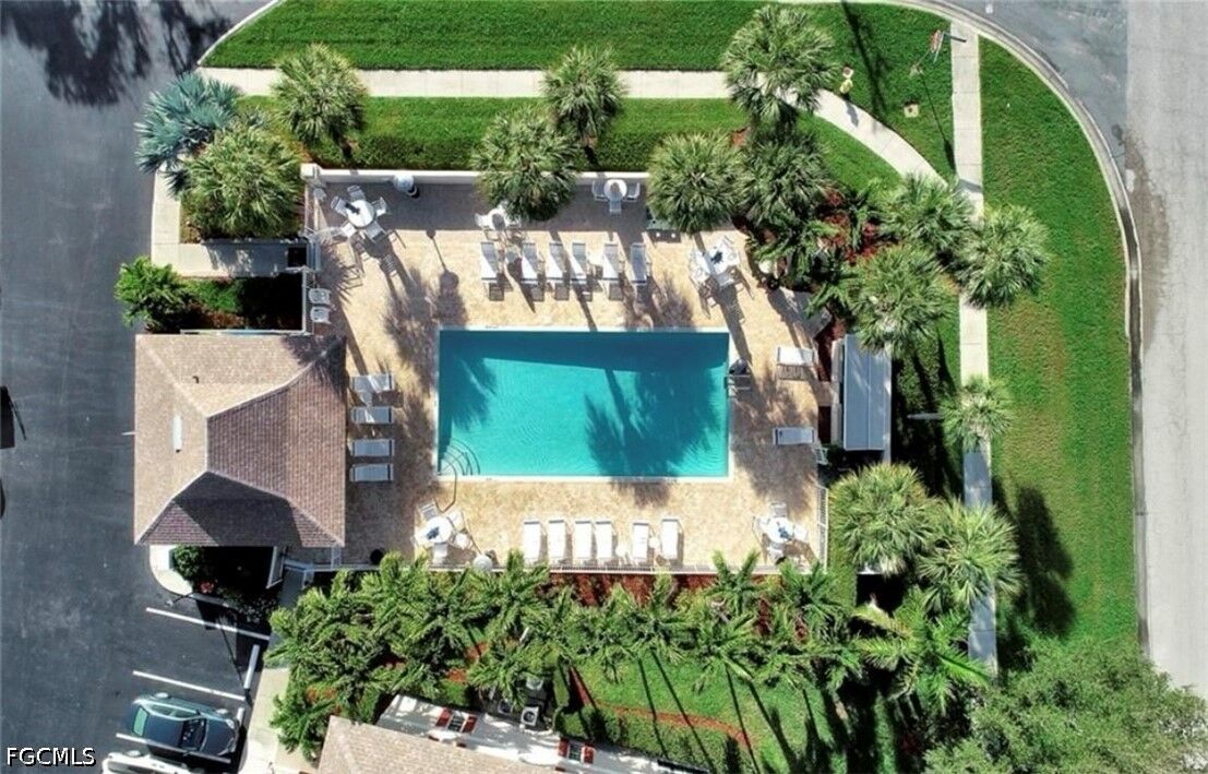 Property Photo:  850 Elkhorn Court 213  FL 34145 