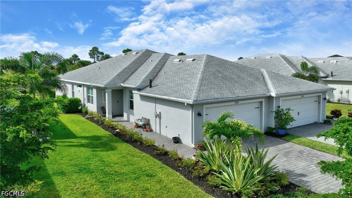 Property Photo:  17709 Woodland Court  FL 33982 