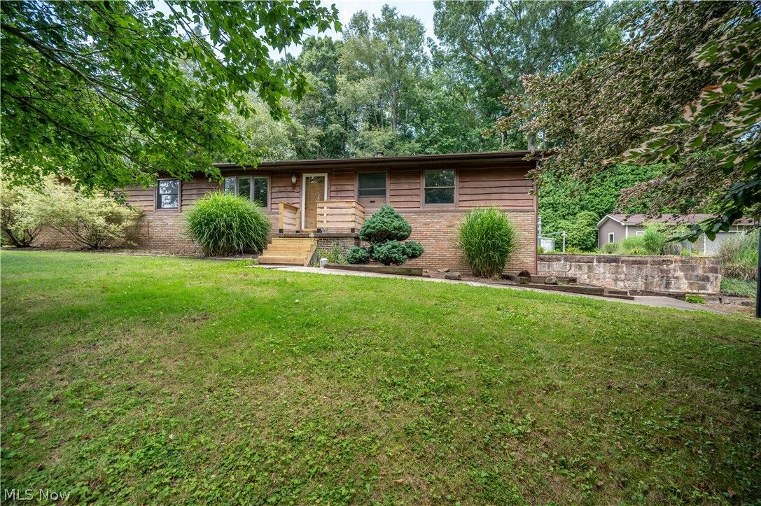 Property Photo: 493 Empire Street OH 44431