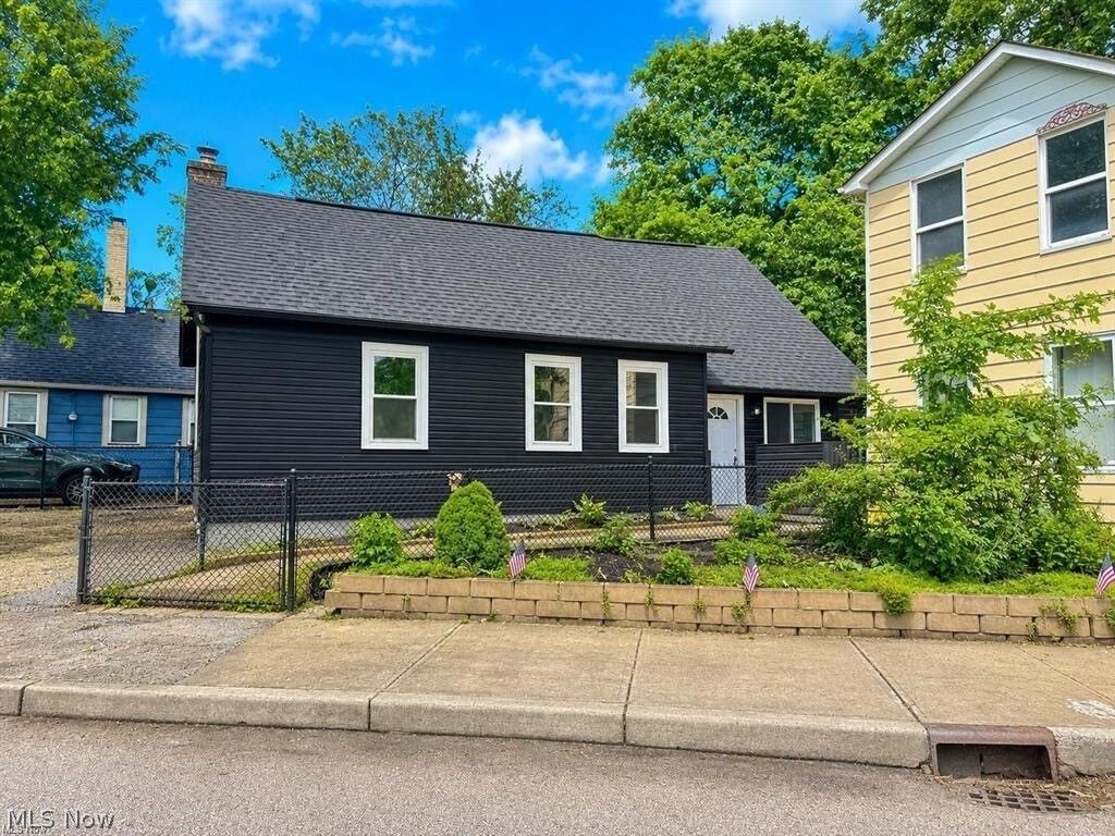 Property Photo:  842 Starkweather Avenue  OH 44113 