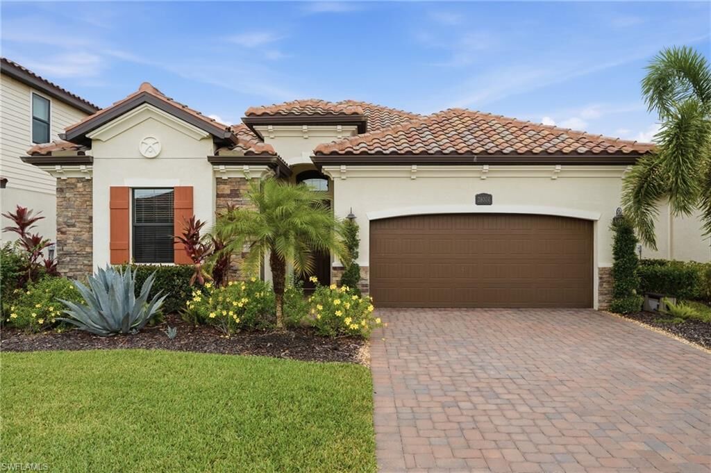 Property Photo:  28004 Foxrock Ct  FL 34135 