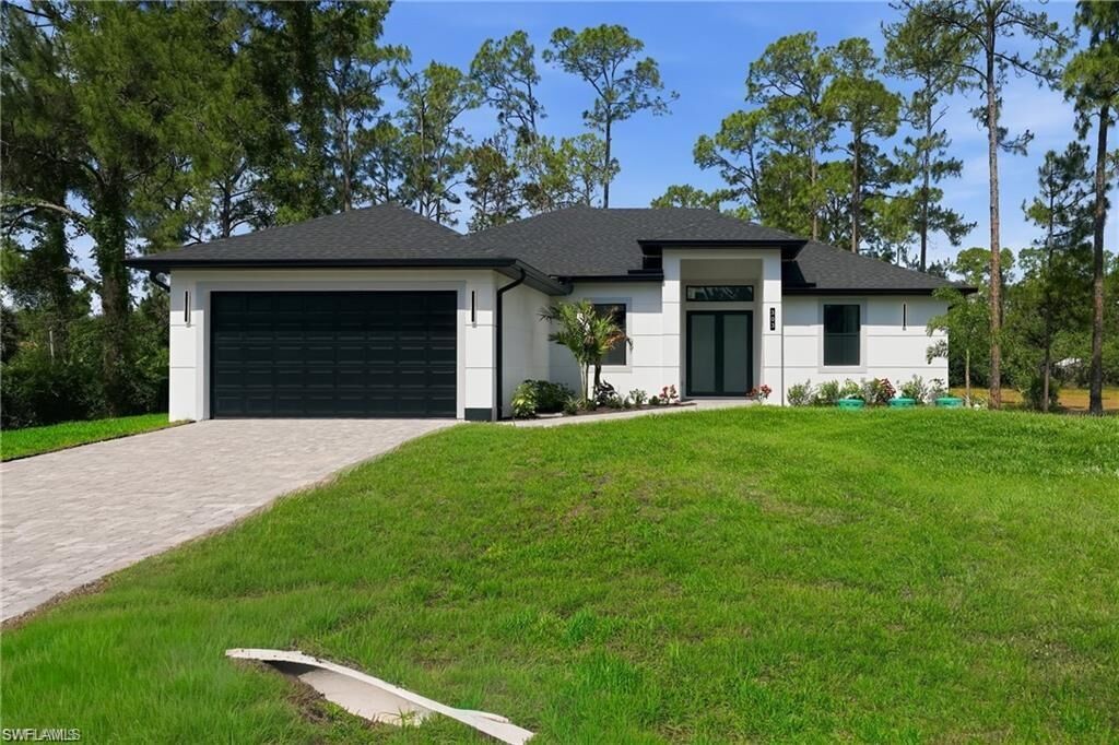 Property Photo: 303 McArthur Ave FL 33936