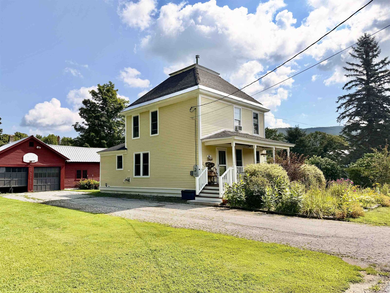 Property Photo: 94 Western Avenue VT 05663-5647