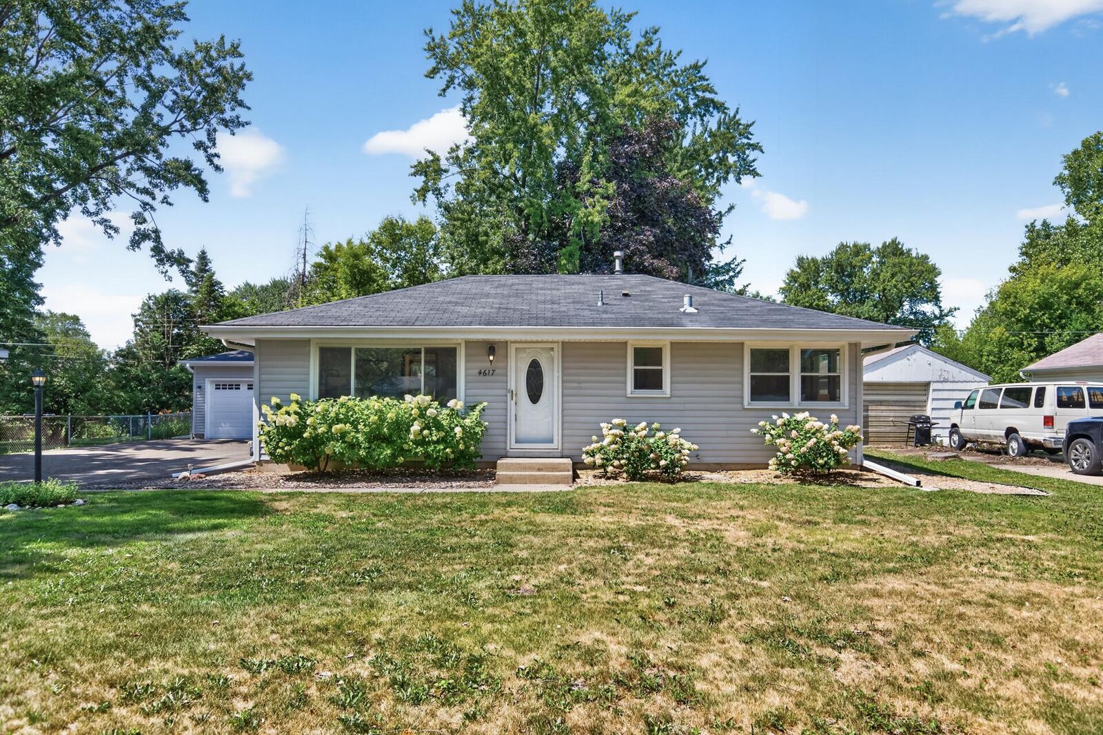 Property Photo: 4617 Sumter Avenue N MN 55428